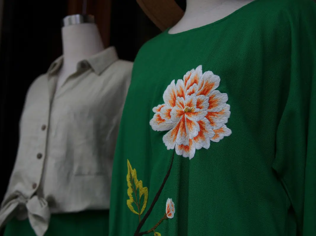 True spring vs warm spring vs cool spring color palette comparison for seasonal color analysis