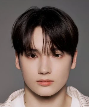 Editorial gallery of Huening Kai (TXT) styled in soft summer outfits blending dusty mauve, mist blue, and slate neutrals, highlighting heather gray, dusty mauve, mist blue, slate green, and antique silver.