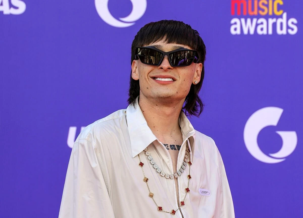 Peso Pluma wearing velvety pastel looks with cool-muted tones, showcasing heather gray, dusty mauve, mist blue, slate green, and antique silver from the Soft Summer palette.